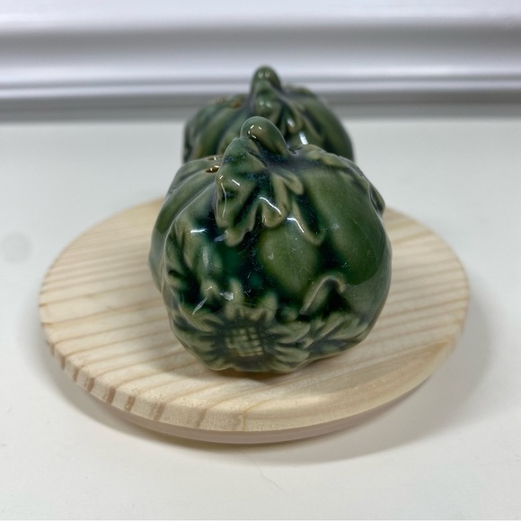 Vintage Ceramic Pumpkin Gourd Fall Salt Pepper Shaker Set Harvest Green 1960s - Picture 8 of 9